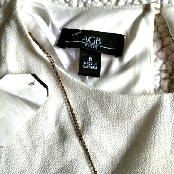 Colorblock Dress attached necklace - Picture 3 of 4